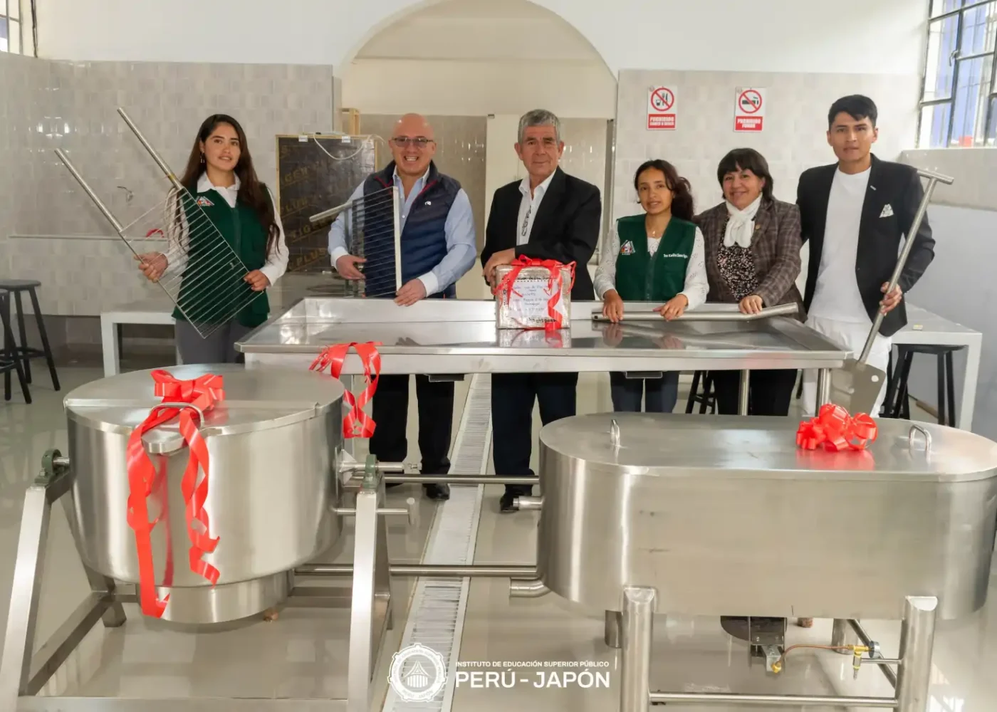 Estudiantes de la Promoción 2025 fortalecen el laboratorio de Procesos Industriales con importante donación