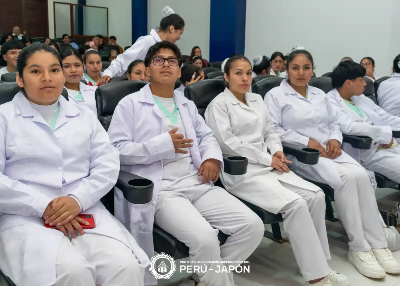 Estudiantes de Laboratorio Clínico y Anatomía Patológica participaron en ceremonia de imposición de mandiles y juramentación