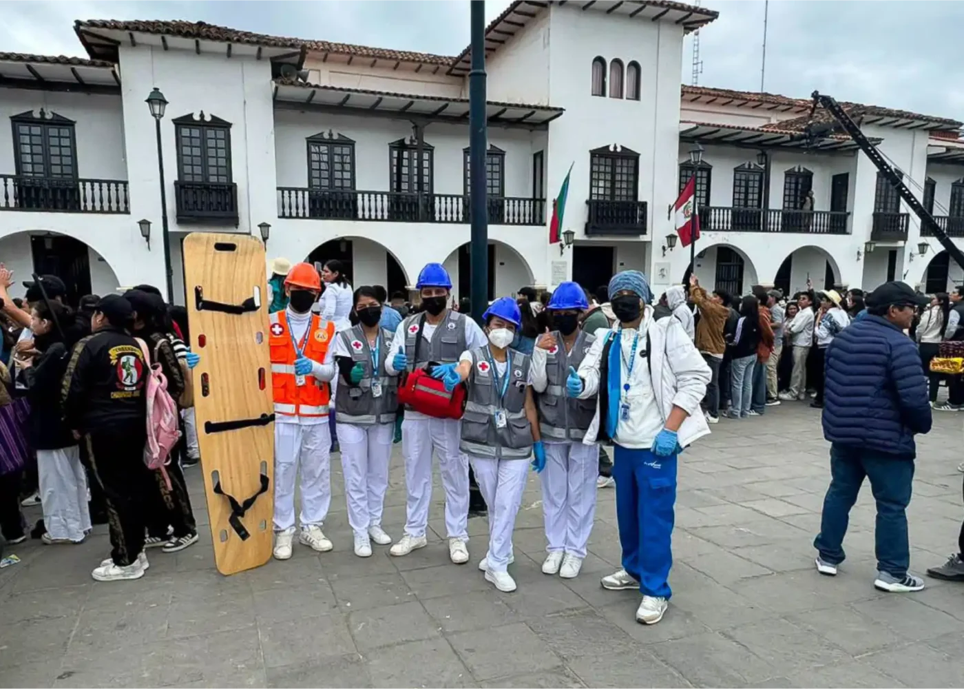 Brigada del Instituto de Excelencia Perú Japón brindó apoyo durante el recorrido del Raymillaqta 2026